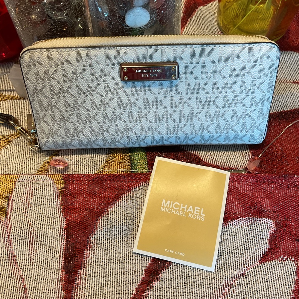 Michael Kors NWT Long Monogram Wallet. 8”x4” Extensive interior storage. $125